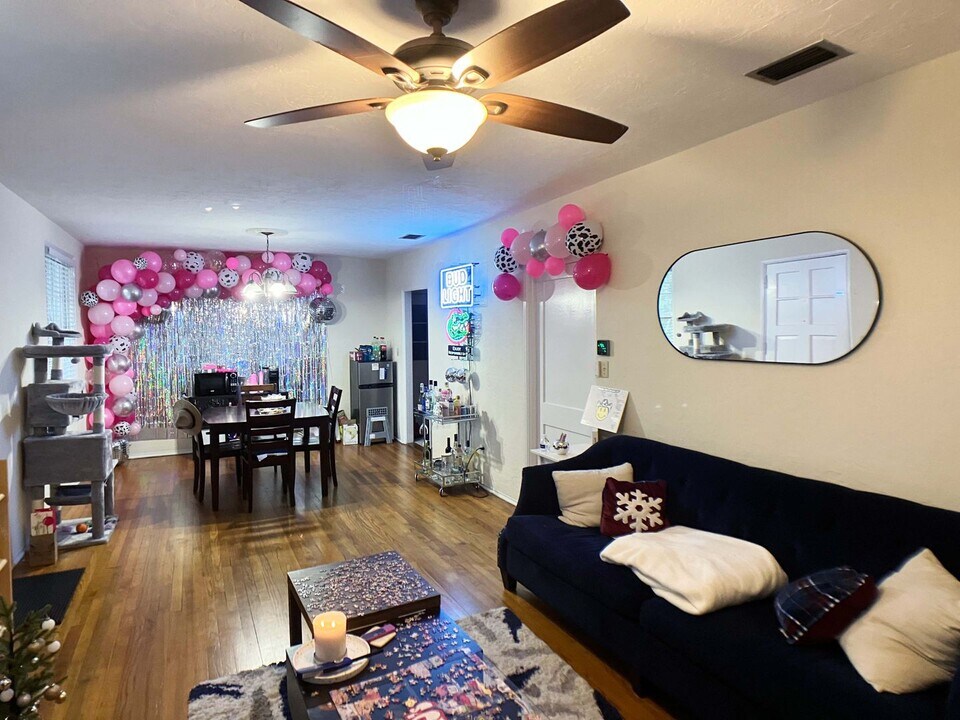 1607 NW 8th Ave in Gainesville, FL - Building Photo