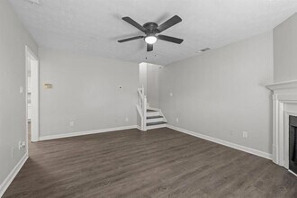 425 Orchard Dr in Stone Mountain, GA - Building Photo - Building Photo