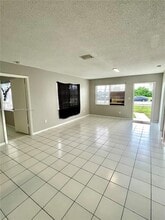 5532 SW 22nd St in West Park, FL - Foto de edificio - Building Photo