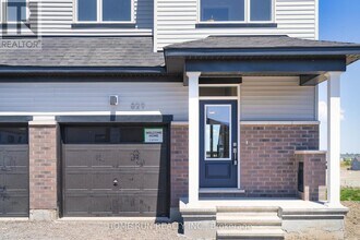 829 Andesite Ter in Ottawa, ON - Building Photo - Building Photo