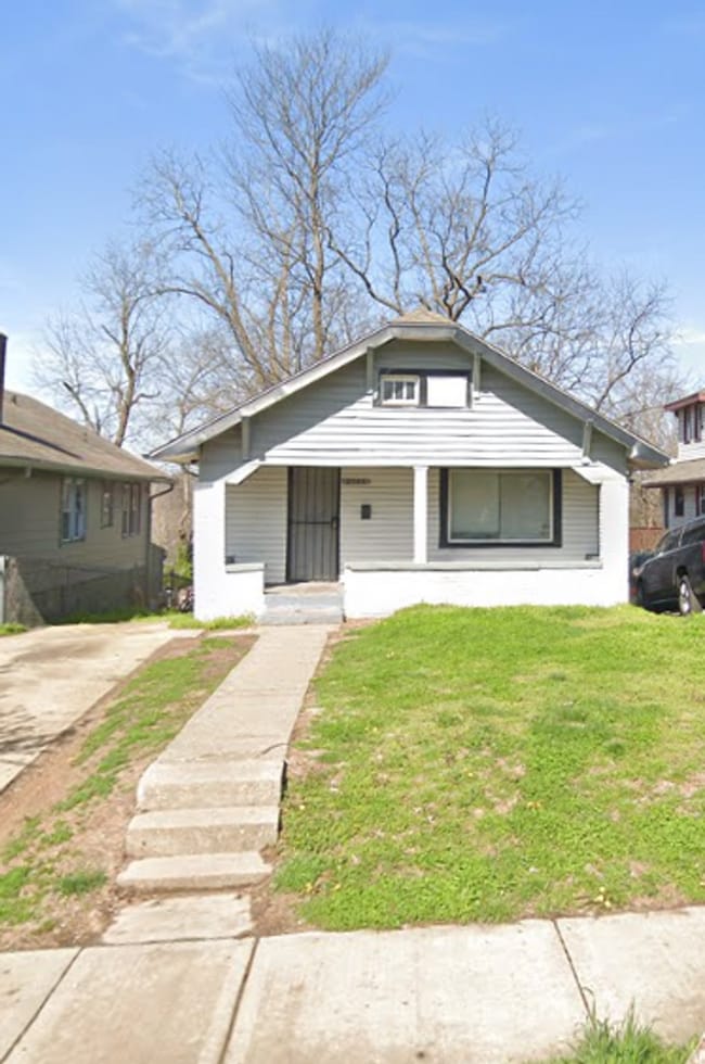 property at 2544 Quincy Ave