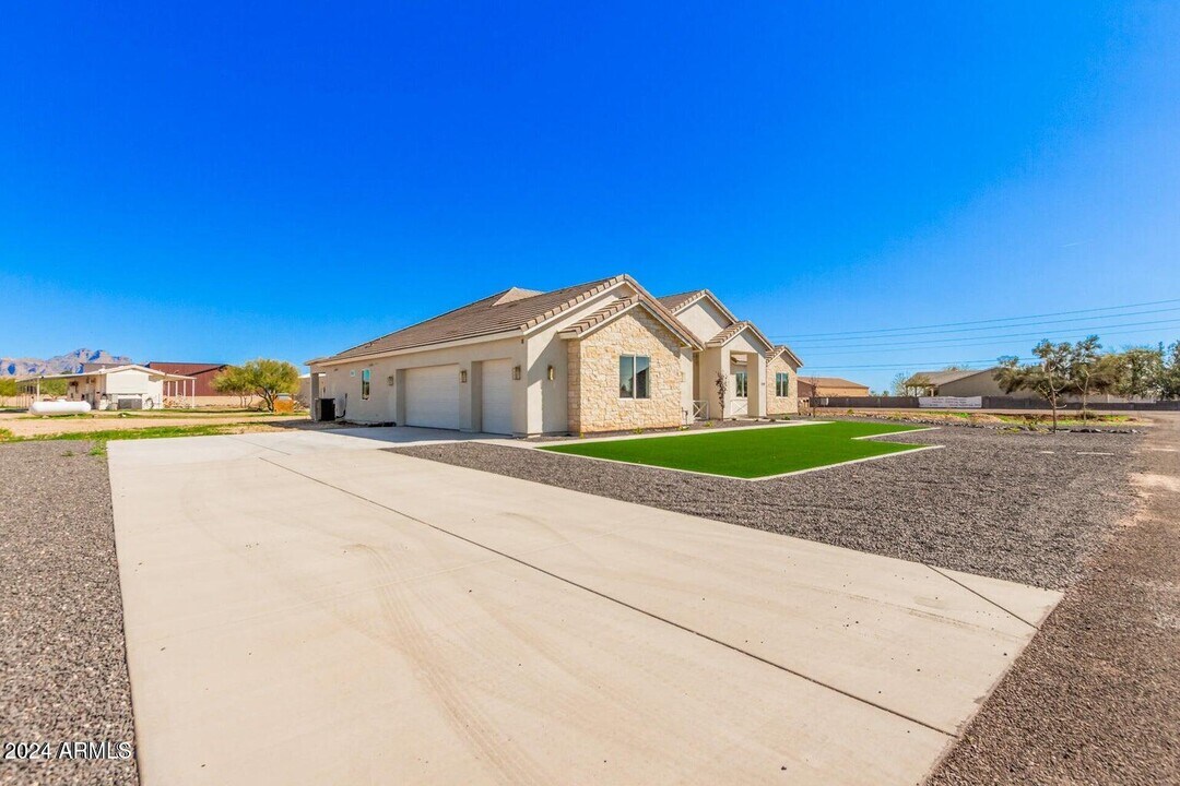 1229 N 106th Pl in Mesa, AZ - Building Photo