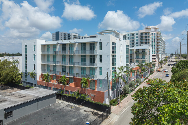 The Lofts at Hollywood Station in Hollywood, FL - Foto de edificio - Building Photo