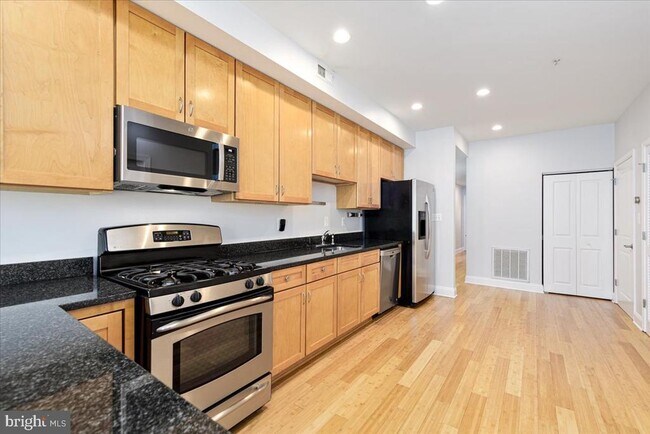 2713 Ontario Rd NW, Unit 3 in Washington, DC - Building Photo - Building Photo