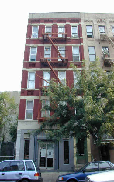 305 E 105th St in New York, NY - Foto de edificio - Building Photo