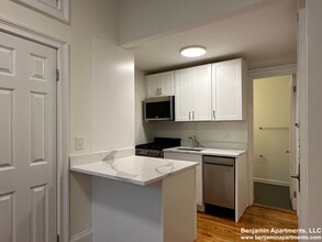 90 Charles St, Unit 3 in Boston, MA - Building Photo - Building Photo