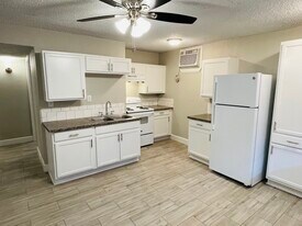 Shaver Park Apartments in Pasadena, TX - Building Photo