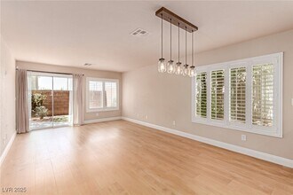 10275 Headrick Dr in Las Vegas, NV - Building Photo - Building Photo