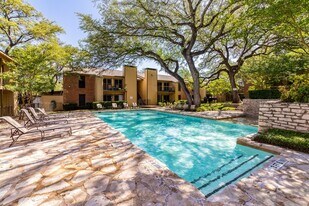 7117 Wood Hollow Dr, Unit 0713 in Austin, TX - Building Photo