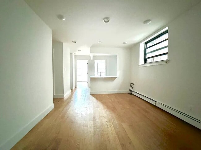 90 E 18th St in Brooklyn, NY - Building Photo - Building Photo