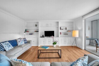 611 Ocean Dr in Key Biscayne, FL - Building Photo - Building Photo