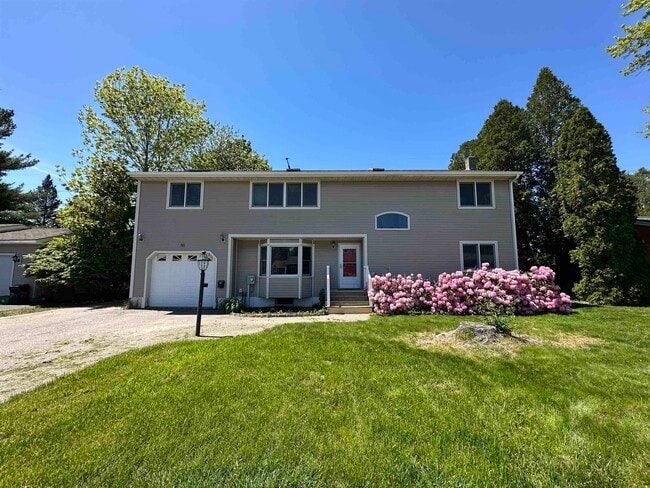 66 Coakley Rd in Portsmouth, NH - Building Photo - Building Photo