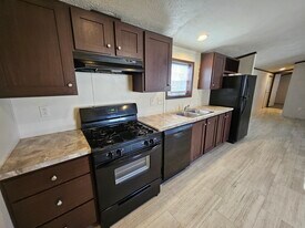 279 York Harbor in Springport, MI - Building Photo