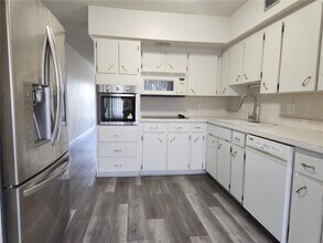 2455 Finlandia Ln in Clearwater, FL - Building Photo - Building Photo