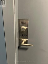 3270 Sheppard Ave E in Toronto, ON - Building Photo