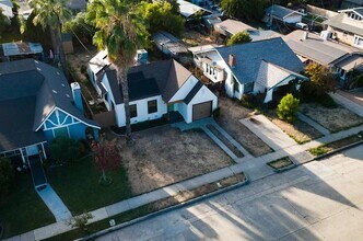 1271 N Roosevelt Ave in Fresno, CA - Foto de edificio - Building Photo