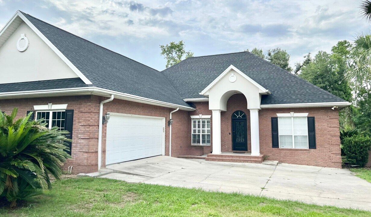 6677 NW 31st Cir in Jennings, FL - Building Photo