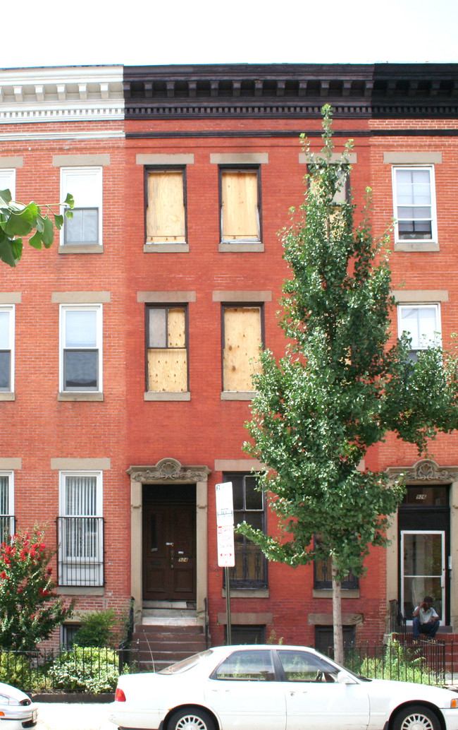 924 N Calvert St in Baltimore, MD - Foto de edificio - Building Photo