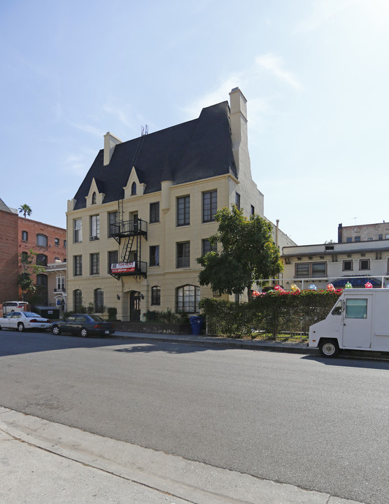 520 S Serrano Ave in Los Angeles, CA - Foto de edificio