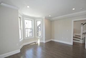 152 M St, Unit 2 in Boston, MA - Building Photo - Building Photo