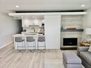 72 The Strand, Unit Oceanfront in Hermosa Beach, CA - Foto de edificio - Building Photo