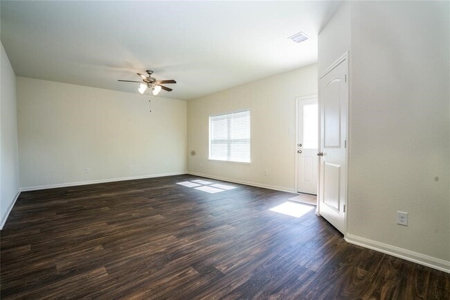 212 Autumn Berry Ln in Brookshire, TX - Foto de edificio - Building Photo