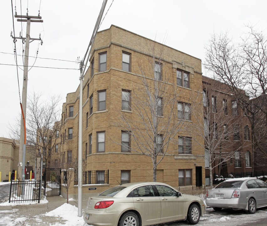 734-736 W Barry Ave in Chicago, IL - Building Photo