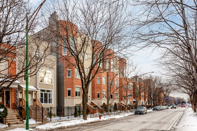 2625-2629 N Ashland Ave in Chicago, IL - Foto de edificio - Building Photo