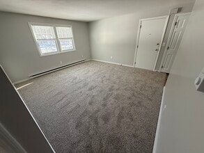 Borough Road in Pembroke, NH - Foto de edificio - Building Photo