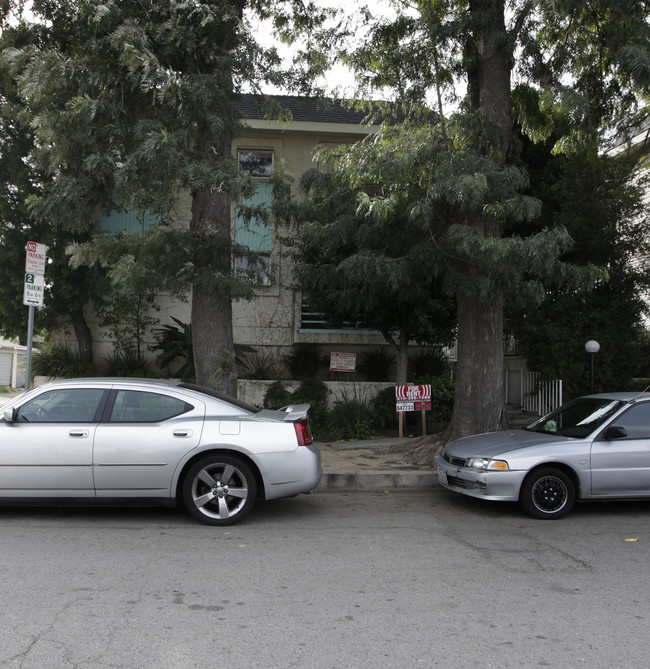 14116 Tiara St in Van Nuys, CA - Foto de edificio - Building Photo