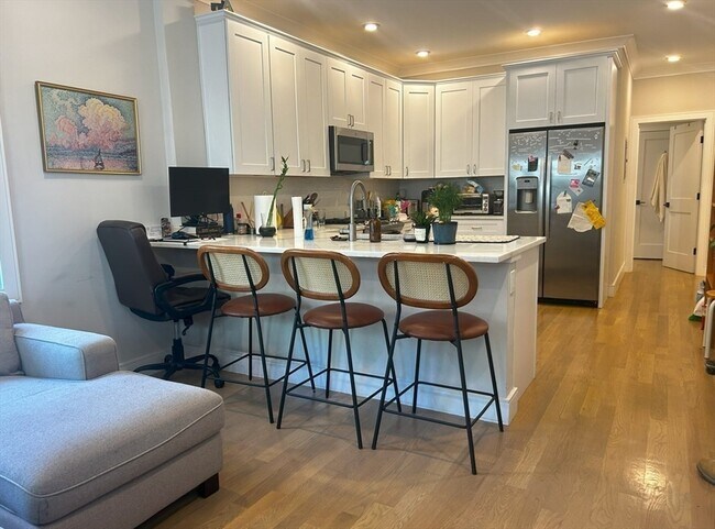 303 Maverick St in Boston, MA - Building Photo - Building Photo
