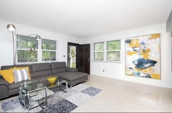 1473 NW 10th St, Unit 1 in Dania Beach, FL - Building Photo - Building Photo