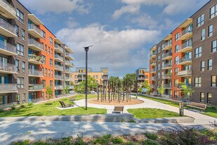 Les Berges du Canal in Montréal, QC - Building Photo