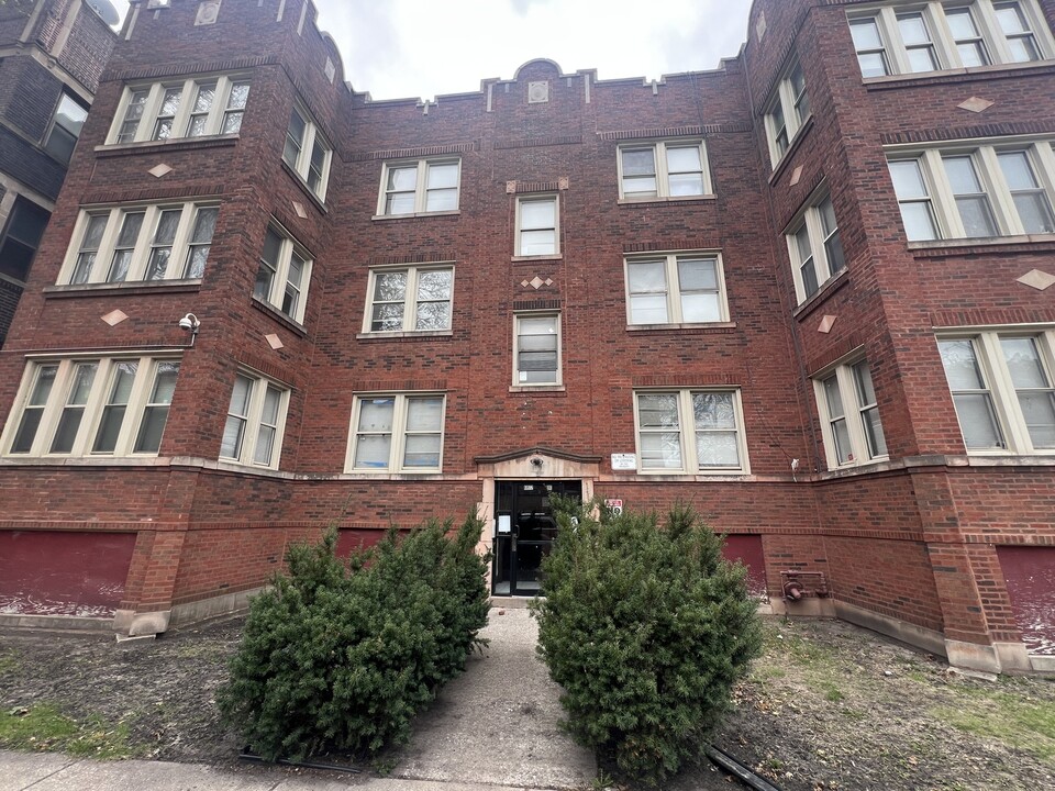 6800 S Clyde Ave in Chicago, IL - Building Photo