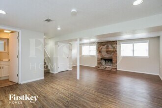 10606 71st Pl in Shawnee, KS - Foto de edificio - Building Photo
