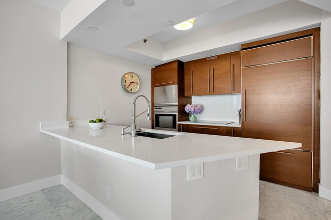 450 Alton Rd, Unit #2110 in Miami Beach, FL - Foto de edificio - Building Photo