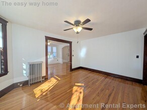 119 Lowell St, Unit 1 in Somerville, MA - Foto de edificio - Building Photo