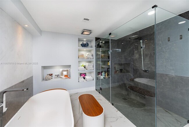 9870 NW 47th Ter in Doral, FL - Building Photo - Building Photo