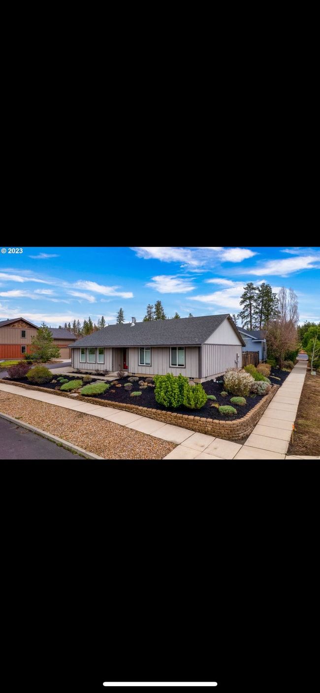3062 NW Kelly Hill Ct in Bend, OR - Building Photo - Building Photo