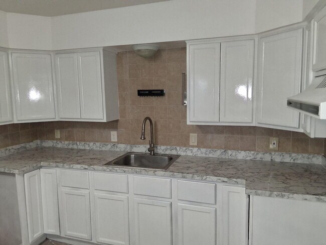 1081 Brown Rd in Lantana, FL - Building Photo - Building Photo
