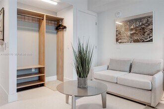 159 NE 6th St, Unit 3310 in Miami, FL - Foto de edificio - Building Photo