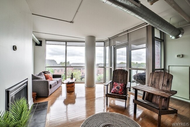 132 Lakefront Blvd in Buffalo, NY - Building Photo - Building Photo