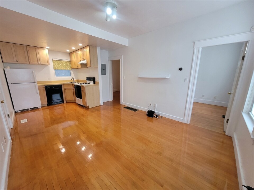 177 Otis St, Unit 2 BED Hardwood CLEAN in Cambridge, MA - Building Photo