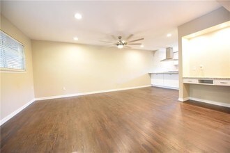 4206 Hawthorne Ave-Unit -202 in Dallas, TX - Building Photo - Building Photo