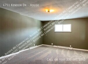 4751 Kendor Dr in New Kensington, PA - Building Photo - Building Photo
