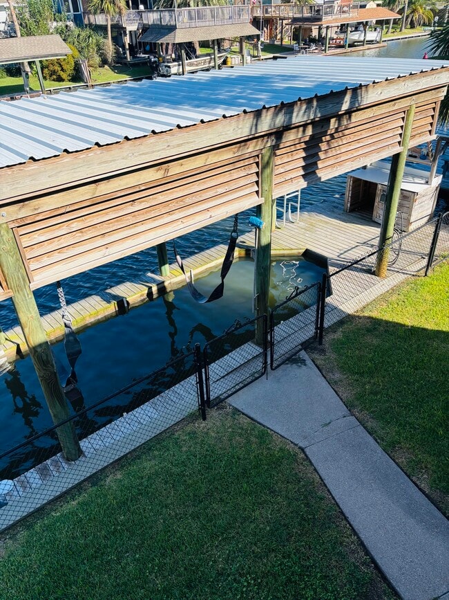 1136 Sailfish St in Bayou Vista, TX - Building Photo - Building Photo