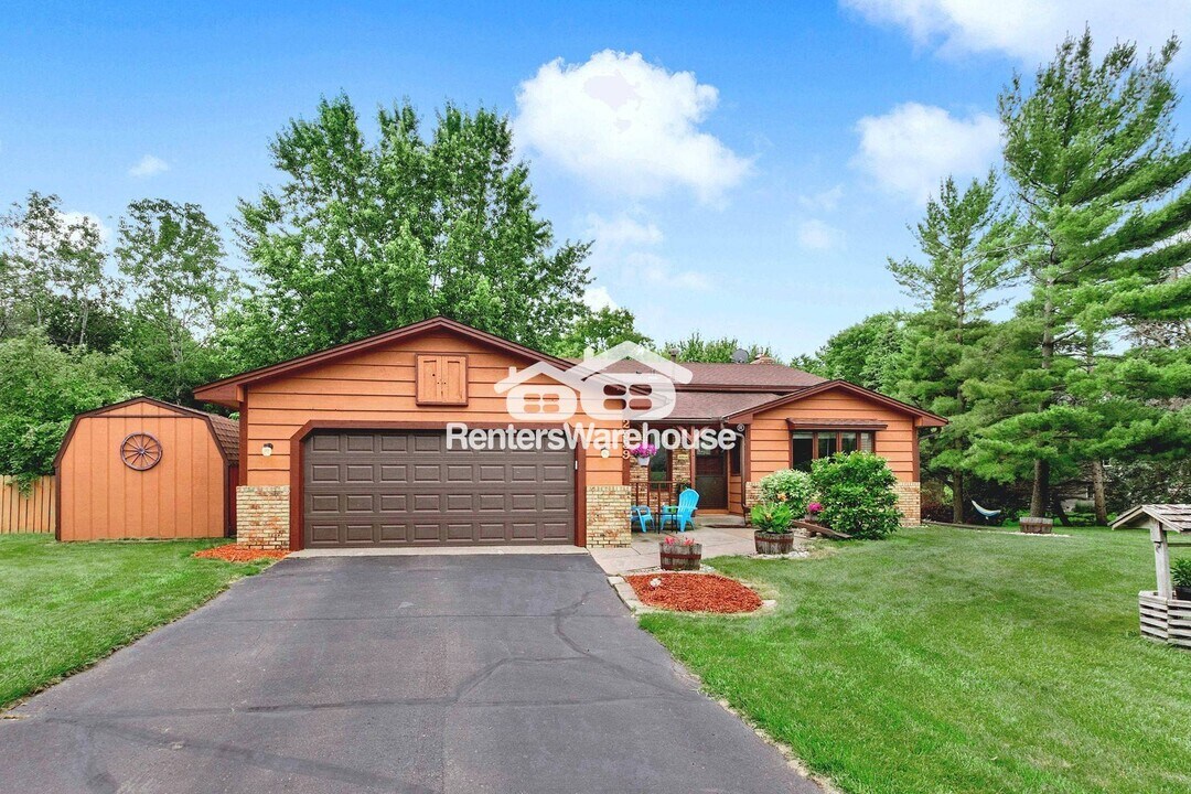2539 83rd Ct N in Brooklyn Park, MN - Building Photo