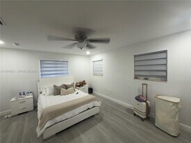 17100 NW 77th Ct in Hialeah, FL - Building Photo