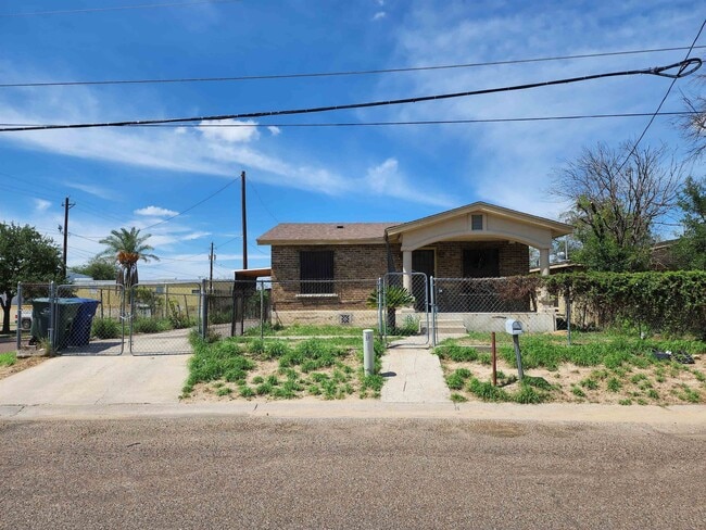 property at 2202 Blaine St
