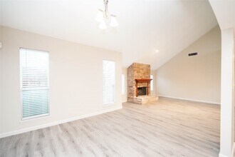 5407 Oakhaven Ln in Houston, TX - Building Photo - Building Photo
